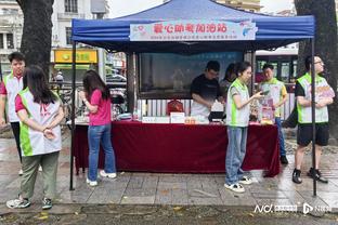 放弃在家过年，记者：申花新帅斯卢茨基近日将飞抵上海